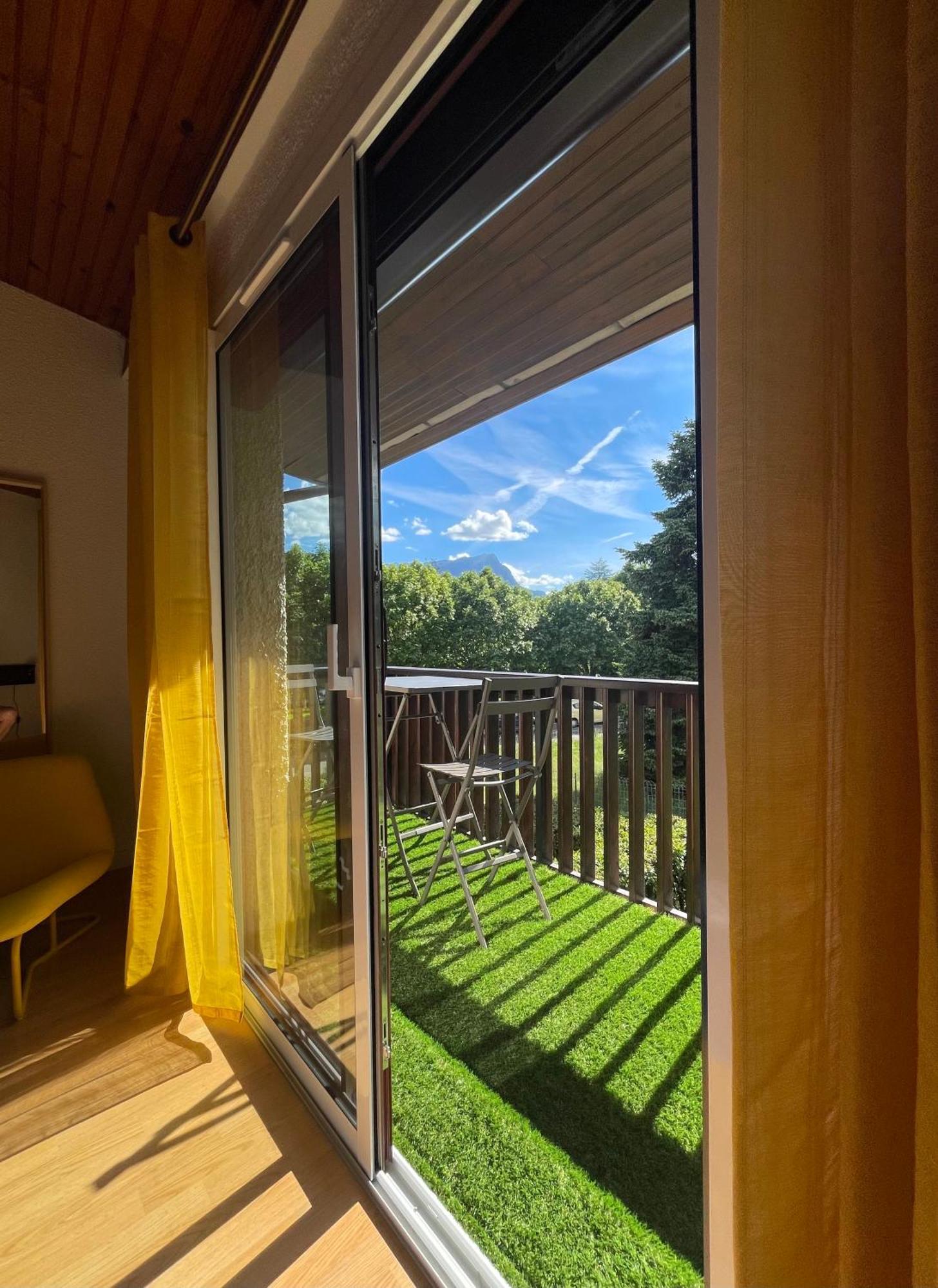 Maison Tres Agreable Avec Exterieurs, Bien Situee Au Plan D'Eau アンブラン エクステリア 写真
