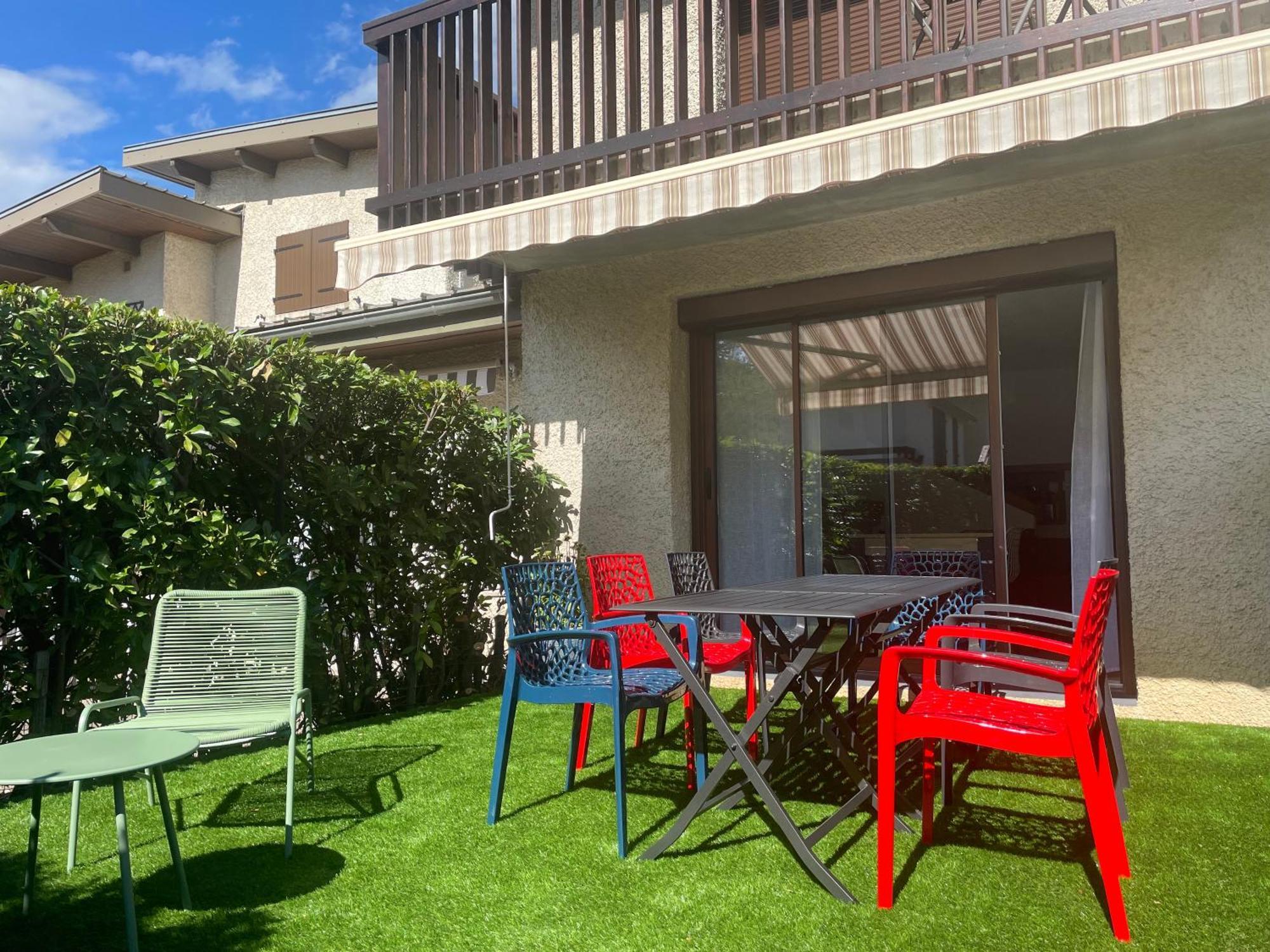 Maison Tres Agreable Avec Exterieurs, Bien Situee Au Plan D'Eau アンブラン エクステリア 写真