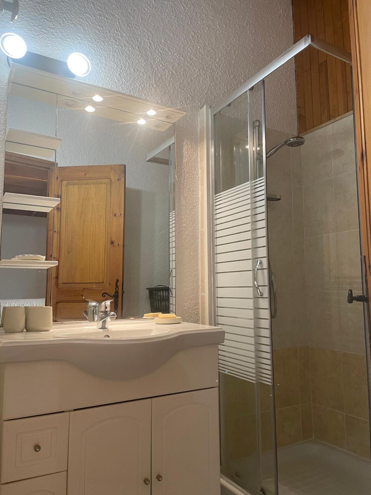 Maison Tres Agreable Avec Exterieurs, Bien Situee Au Plan D'Eau アンブラン エクステリア 写真