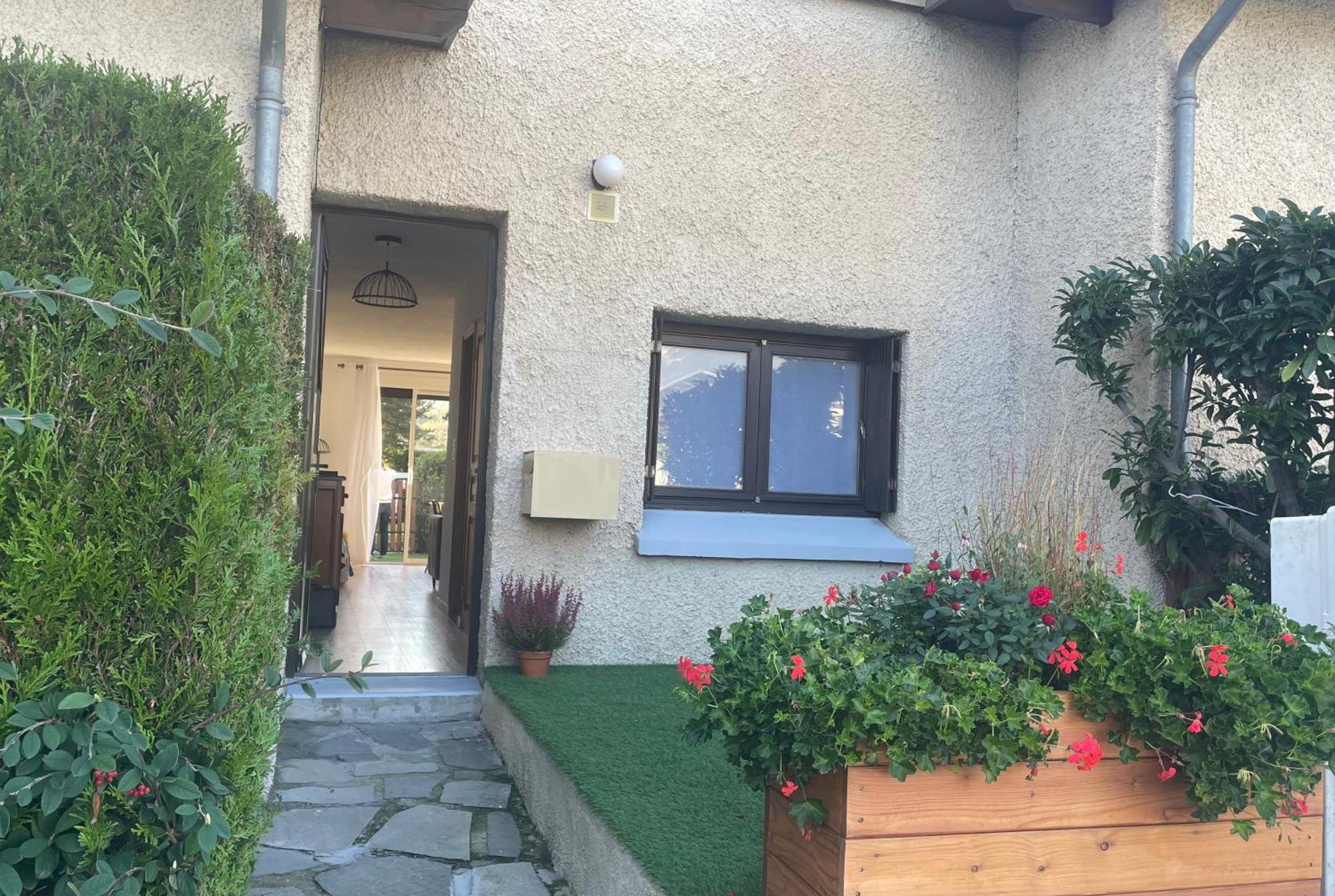 Maison Tres Agreable Avec Exterieurs, Bien Situee Au Plan D'Eau アンブラン エクステリア 写真
